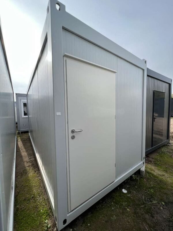 Duschcontainer 6,00 x 2,43m mit 6 Duschen
