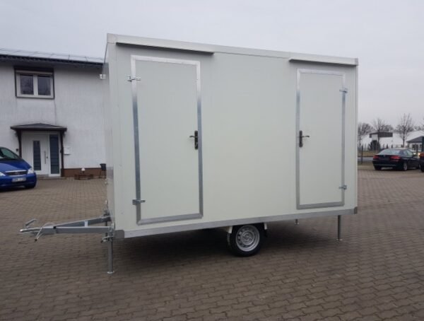 Sanitäranhänger mit Doppeltoilette 3,50x2M 750KG